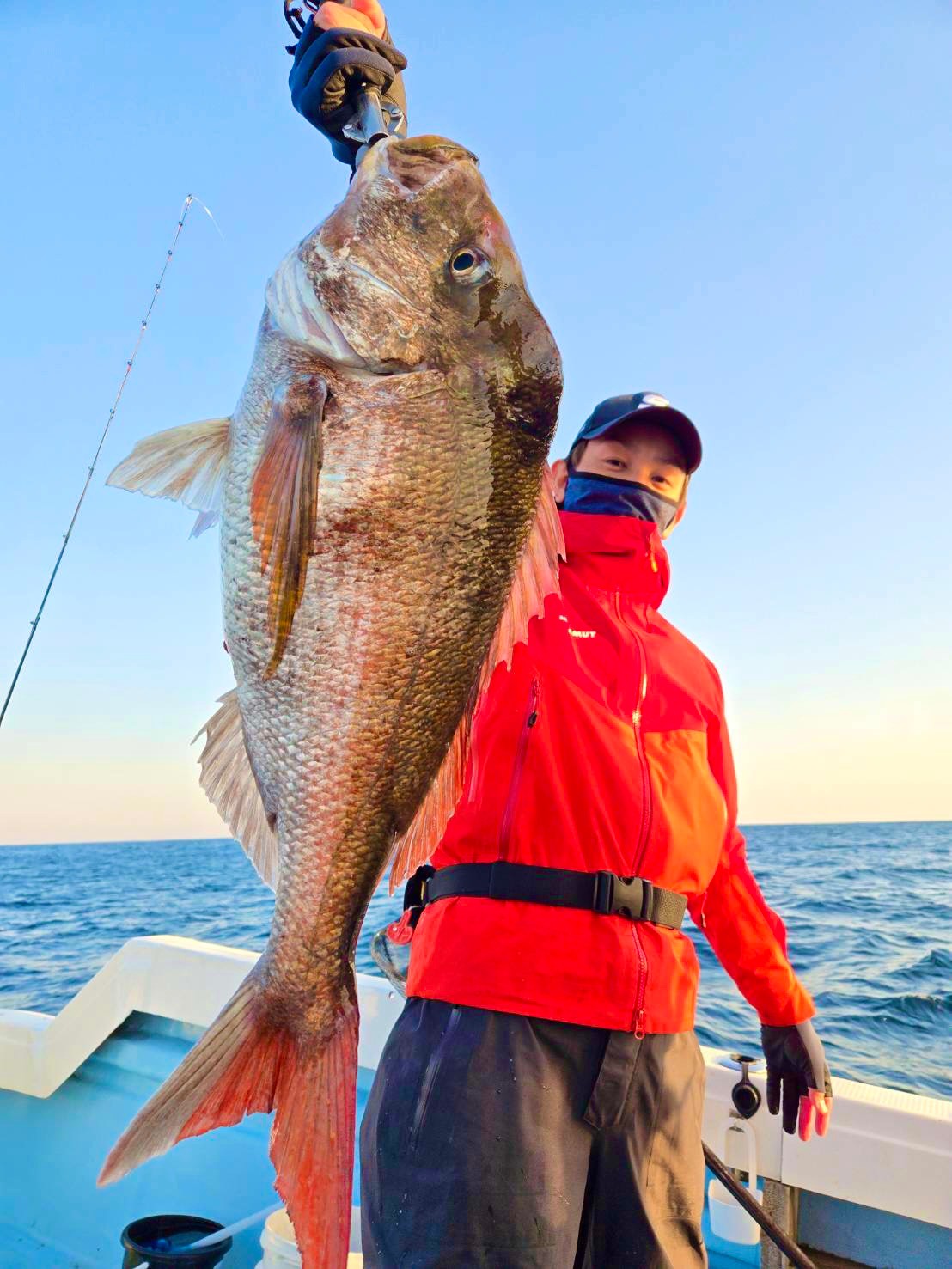怒涛の大鯛15枚キャッチ】これぞ春爆！テスター坂本の日本海ディープ